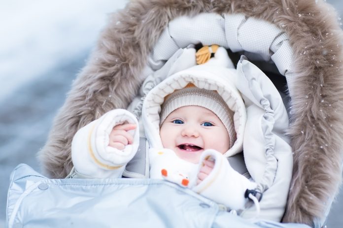 Tuyệt chiêu giữ ấm 3 nên 7 tránh cho trẻ trong mùa lạnh: Nhiều lớp quần áo chưa chắc đã tốt